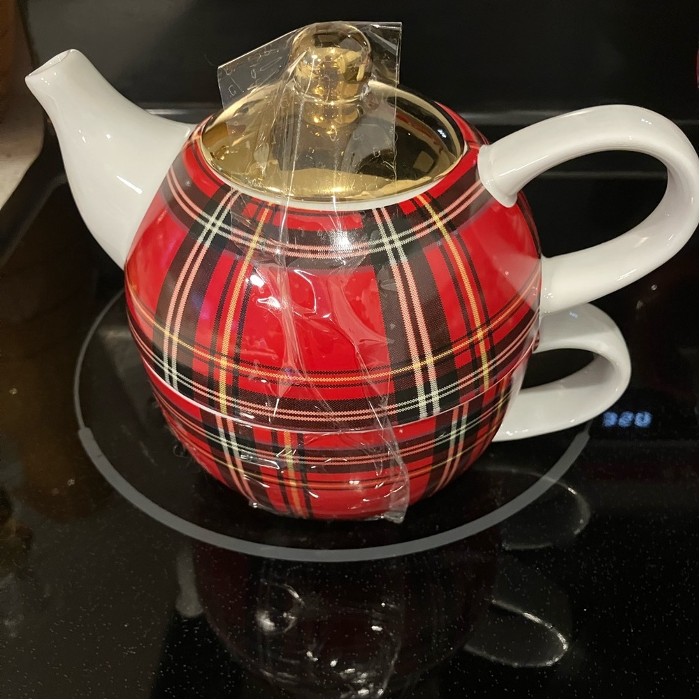 Red Plaid Teapot with White Handle